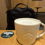 スターバックスコーヒー - ドリンク写真:■Tall イングリッシュ ブレックファスト ティー ラテ　¥550
　ﾏｸﾞに変更 (+0円)
　ｼﾛｯﾌﾟ少なめ (+0円)