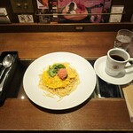 梟書茶房 - パスタ提供時。