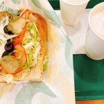 サブウェイ - 料理写真:サラダチキンサンドとカフェオレ