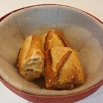 ブラッスリー・ヴィロン 丸の内店 - 焼き立てパン