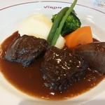 ブラッスリー・ヴィロン 丸の内店 - 美瑛産ジャージー牛肉の赤ワイン煮