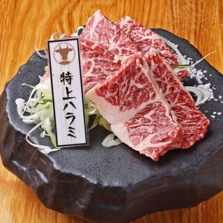 店主目利きの厳選肉を特製タレで！