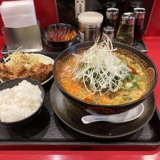 四川ラーメン 大_1