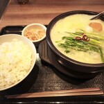 カルビ丼とスン豆腐専門店 韓丼 - 