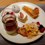 オールデイダイニング コンパス - 私のデザートプレート。シマエナガのお饅頭も♪