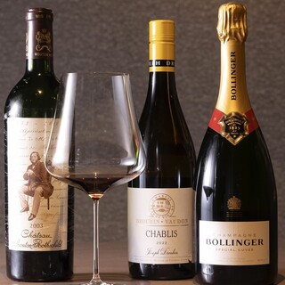 酒販店が母体の強みを生かし、銘醸ワインもバイザグラスで