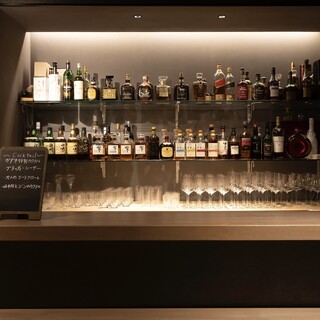 アペリティフも食後酒も楽しめる、「だいぼんBAR」を併設