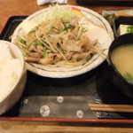 Tabemono Ya Hanetobi - 豚ニラ炒め定食