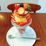アトリエ ビブリ - いちごパフェ