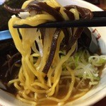 赤坂ラーメン  - 武士　麺アップ