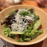 魚金 - ◯しらすたっぷりグリーンサラダ¥1,034