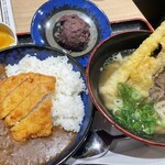資さんうどん - 料理写真: