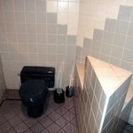 ヒポポパパ - 面白くない男性トイレ