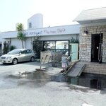 海のすぐ近くです