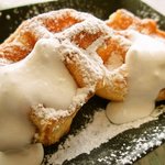 ヒポポパパ - 小さめのワッフルですが、美味でした