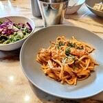 THE CRAFT Bar and Grill - 渡蟹のトマトクリームソース