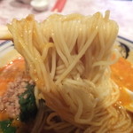 四川 MON 花 - 辛口担々麺の麺