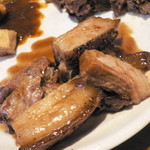 gopのアナグラ - 皮つき豚の皮さくさく蒸し炒め（450円）