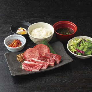 Enjoy carefully selected beef at a reasonable price for lunch.