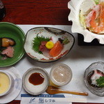 麦とろ和食 静 - 刺身、酢の物、焼物、茶碗蒸し、鍋 (2015/1)