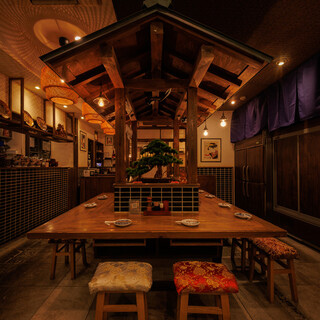 和モダンな雰囲気の大人の酒場。