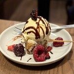 鶏飯 八事バード - ■バームクーヘンの串揚げ バニラアイス添え ￥418