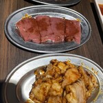 銀座縁 - 奥からハツ、レバー、ホルモン