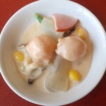景山 - ハーフ＆ハーフランチ・回鍋肉湯麵＆海老団子とアスパラのクリーム煮込990