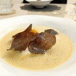 Le Jardin de Kamo - ⚫瀬戸内産活〆ヒラメのポッシュ  ビスクソース  バターナッツと金柑のコンポテ  トリュフの香り