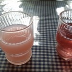 阿部食堂 - ランチのセットはドリンク飲み放題　右：アセロラ、左：アセロラ+カルピス