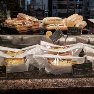 ベーカリー&レストラン 沢村_1