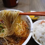 極上担々麵 香家 - 「鬼・担々麺」麺アップ