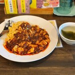 もんごい麻婆飯店 - 麻婆チャーハンとスープ