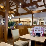 珈琲元年 - 広々としたモダンなくつろぎ空間