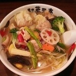 黒田萬元堂 - 13種類の野菜ラーメン。絶対13種類以上入ってます(笑)毎回違う野菜も入ってるので、それを見付けながら食べるのも楽しみです♪
