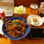 のんき - もつ煮、温やっこ、キャベツ、ビール