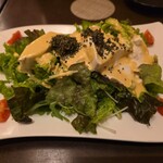 秋田比內地雞生產責任者之店　本家Abeya 秋田店 - 豚蒿與自家製豆腐沙拉