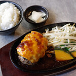 ループ ハンバーグ - 自家製ソースチェダーチーズハンバーグ