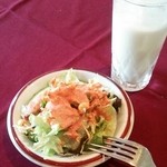 インドレストラン＆バー ムナル - ニンジンっぽいドレッシングも美味しい♪