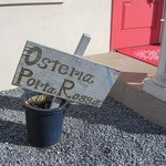 オステリア ポルタロッサ - 目立たない看板