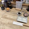 とんかつ朔 - 各種テーブル調味料・食事メニュー/ドリンクメニュー・小皿２種・長い箸（良いです。）