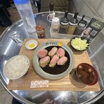 厚切りレアとんかつ やまとん - 味噌ひれかつ定食300g 2,350円