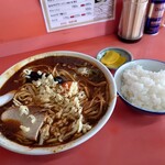 ラーメンハウス三平 - ちーずカレーラーメン 1,180円、大盛 120円(税込)
トッピング月見 100円(税込)、ライス 170円(税込)