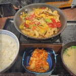 吉野家 - 料理写真:プルコギ定食　849円　クーポン利用