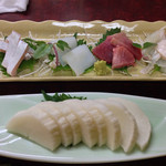 貴貴 - 刺身盛り合わせ と 大根焼酎漬