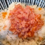 トロ政 - トロ政 ＠日本橋 ランチ 海鮮丼 刺身類をお皿に除けて鮪剥き身丼に