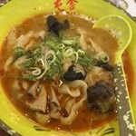 屯舎 麻辣湯 - ベース＋麺1種類（刀削麺）＋ネギ2辛＋
マイタケ＋キクラゲ＋鶏肉50g（トッピング最低3種）
350円＋150円＋無料＋130円＋130円＋150円
＝910円