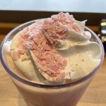 スターバックスコーヒー - 桜のフレークがトッピング