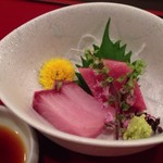 お造りはマグロとハマチ(？)