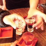 日本酒と私 - かんぱい ｵｯﾄﾄﾄﾄ 並々と入った酒150ml